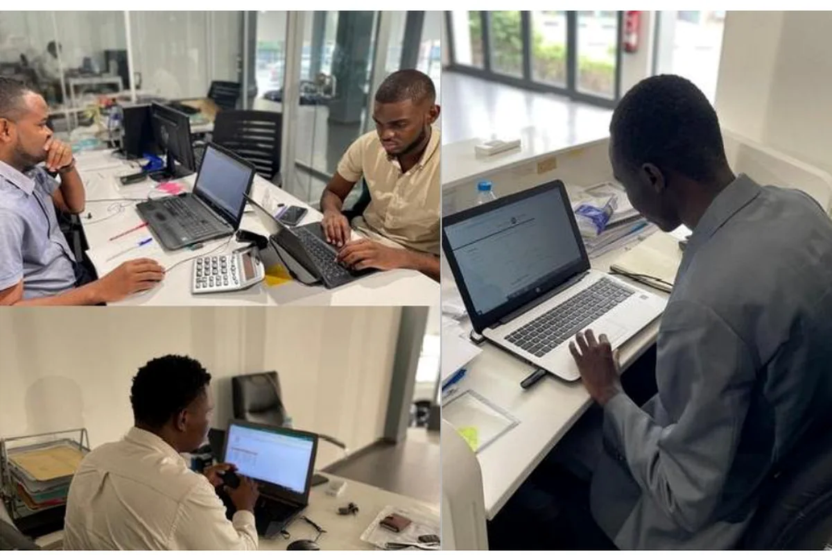Membros da equipa Bitzone no escritório